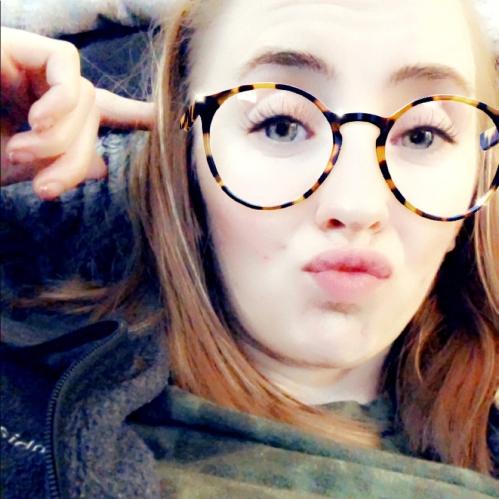 Meet your Posher, Maci
